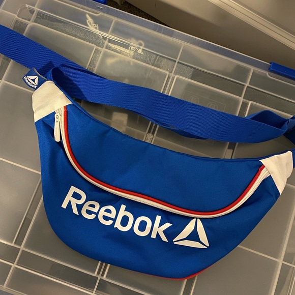 ✨NEW✨ Reebok Fannypack - Picture 2 of 4